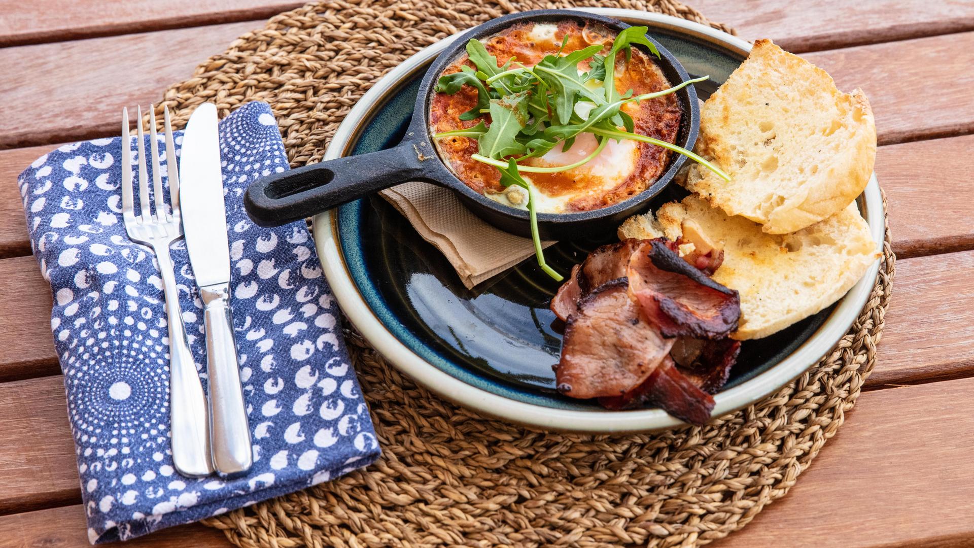 breakfast eggs bacon and bread