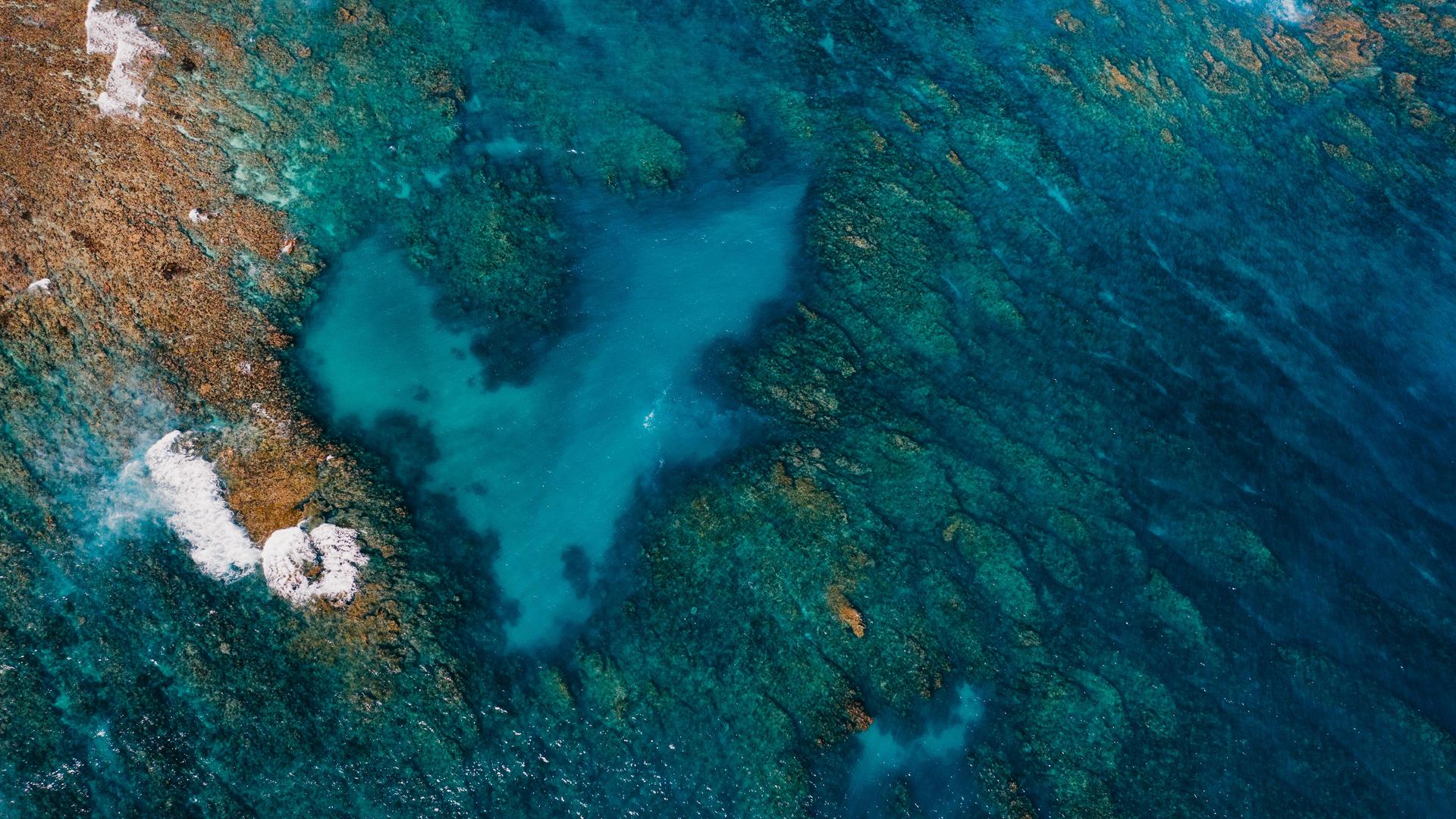 helicopter view of ningaloo reef